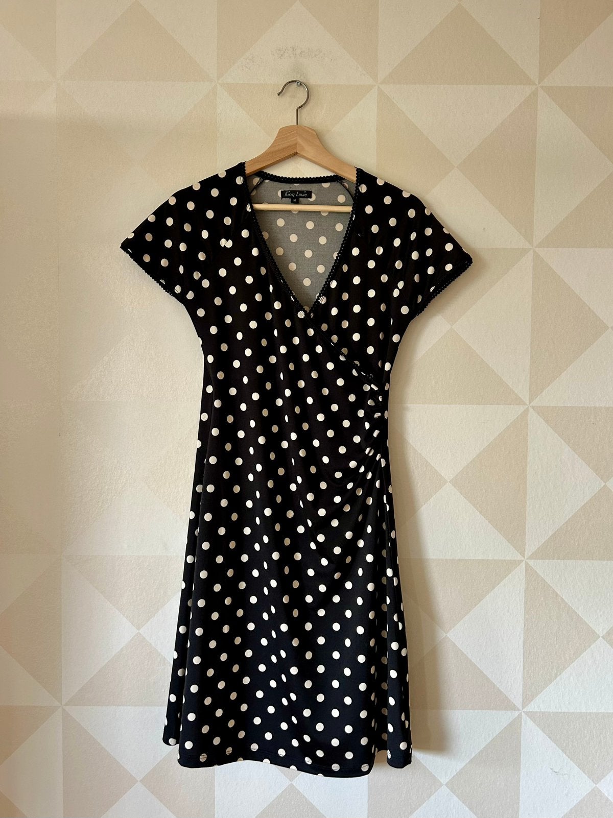 King Louie Cross Dress jurk zwart wit stip M/38 zgan, Maat 38/40 (M), Zwart, Ophalen of Verzenden, Zo goed als nieuw