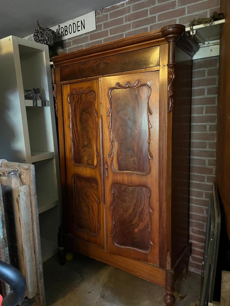 Biedermeier kast, Ophalen