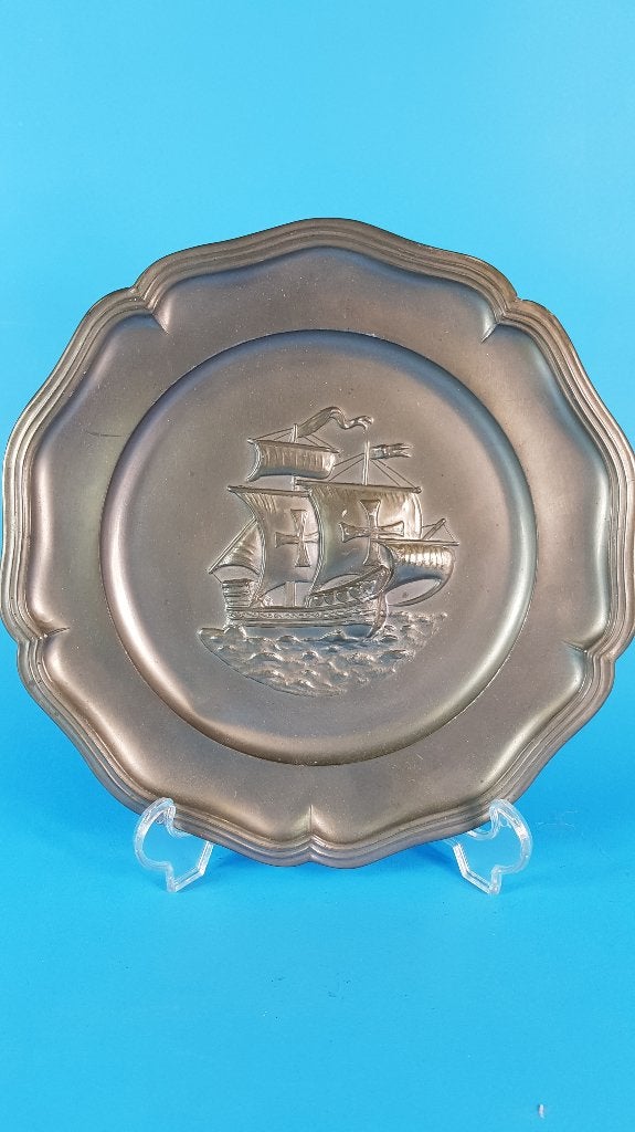 Tinnen wandbord, engeltjestin, 23 cm, schip. 7A4