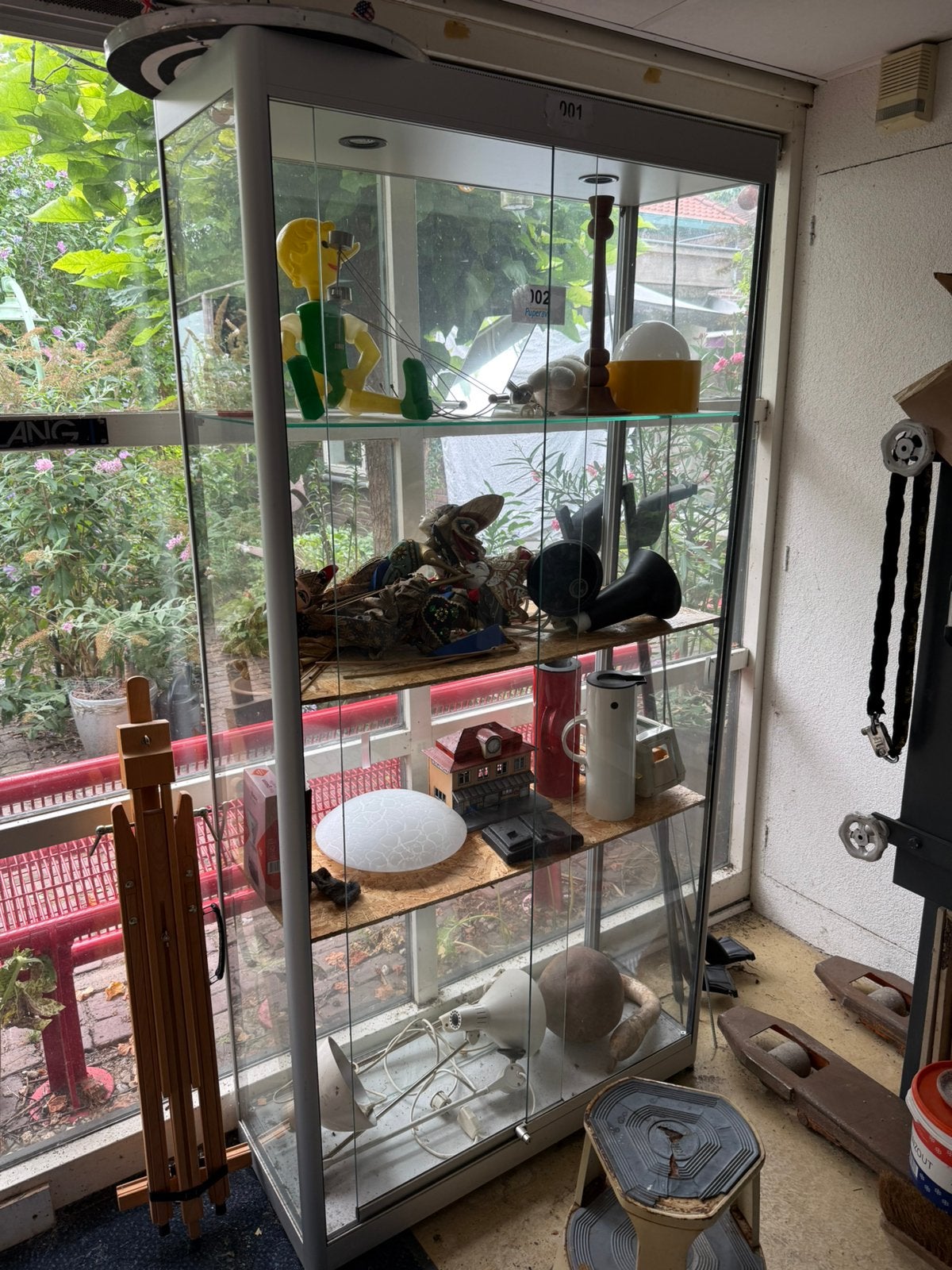 Vitrinekast Aluminium en glas. 200-100 cm. 40 cm diep, Ophalen, 50 tot 100 cm, 150 tot 200 cm, 25 tot 50 cm
