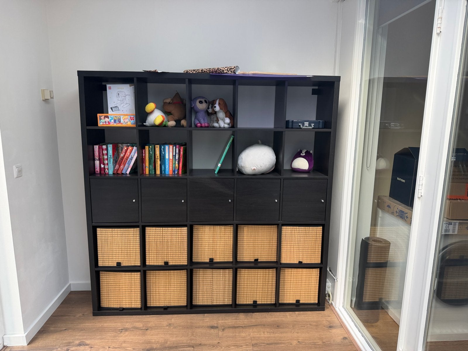 Zwart IKEA Kallax vakkenkast met deuren en manden, Ophalen, Gebruikt, 150 tot 200 cm, 25 tot 50 cm