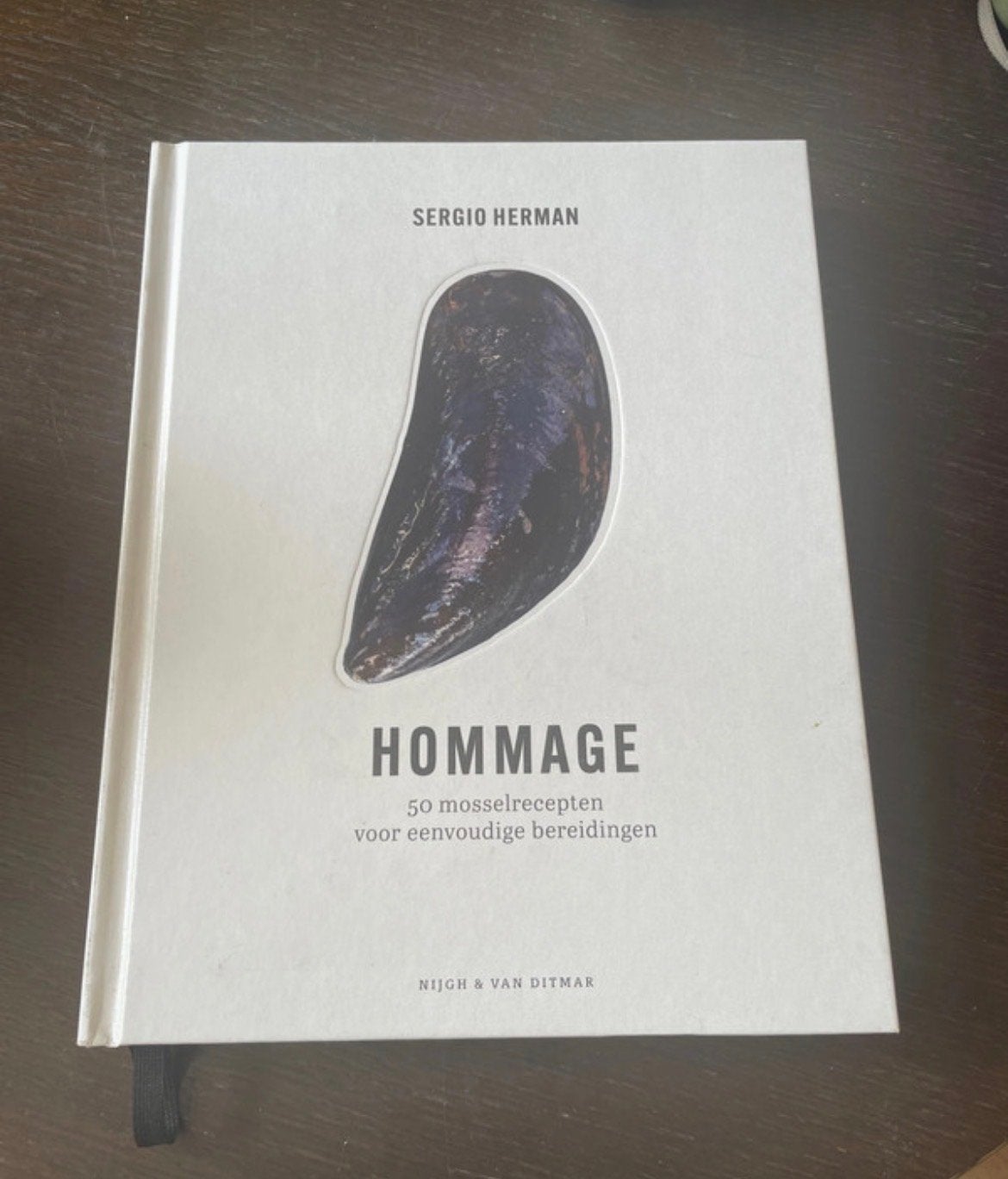 Hommage: 50 mosselrecepten van Sergio Herman, Ophalen of Verzenden, Zo goed als nieuw, Nederland en België, Hoofdgerechten