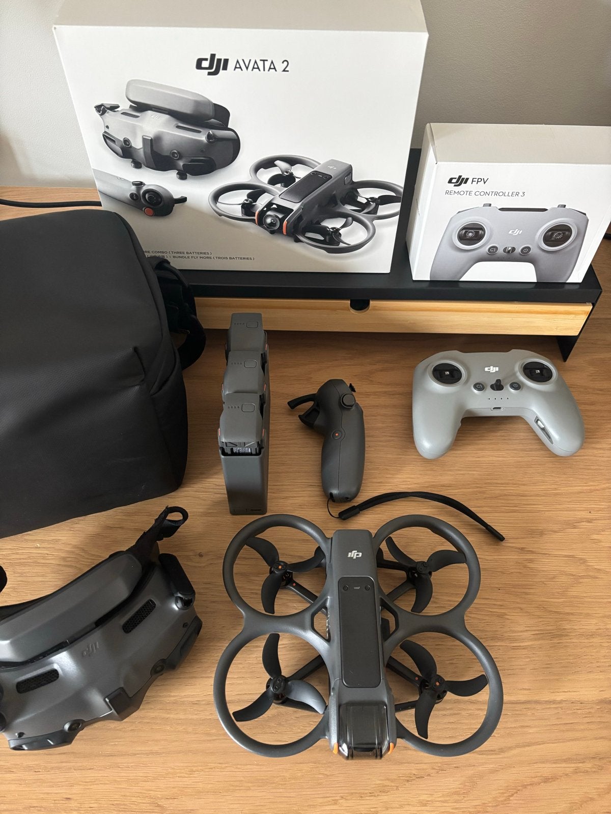 DJI Avata 2 Fly More Combo (Goggles 3, Controller 3), Audio, Tv en Foto, 250 tot 900 gram, 5 tot 10 kilometer, Topkwaliteit, 15 tot 30 minuten