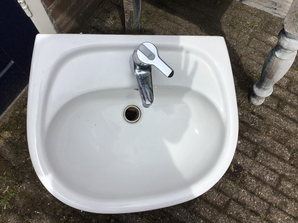 Wastafel en kraan en onderkap, Doe-het-zelf en Verbouw, Sanitair, Ophalen, Gebruikt, Steen, Wastafel