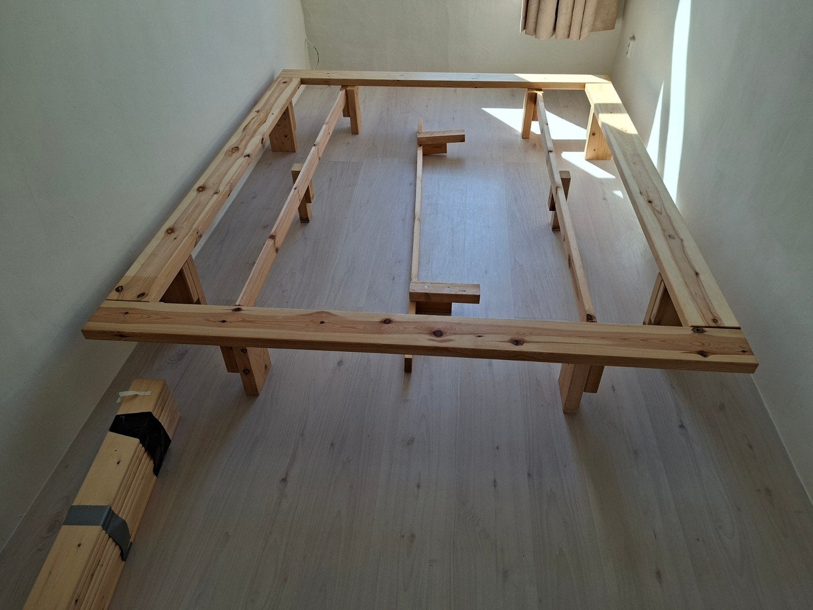 Houten bed frame IKEA 160/200cm, Ophalen, Gebruikt, Wit, Tweepersoons