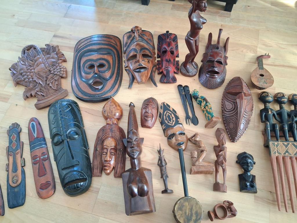 Afrikaanse houten maskers en beelden, Ophalen, Hout