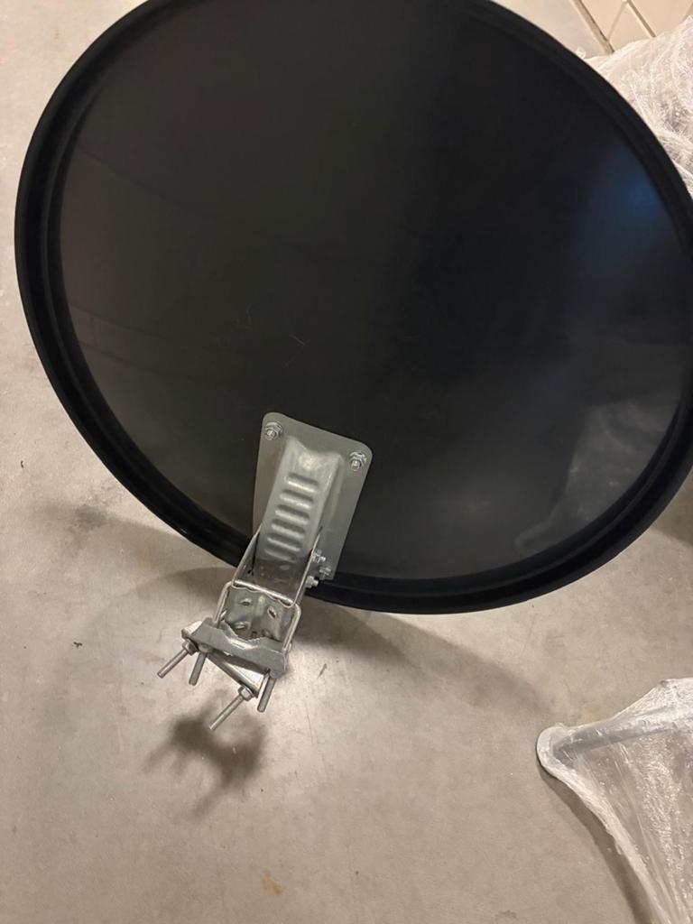 SAB Satelliet Schotelantenne met Beugel - Zo goed als nieuw, Ophalen of Verzenden, Zo goed als nieuw, (Schotel)antenne, Overige merken