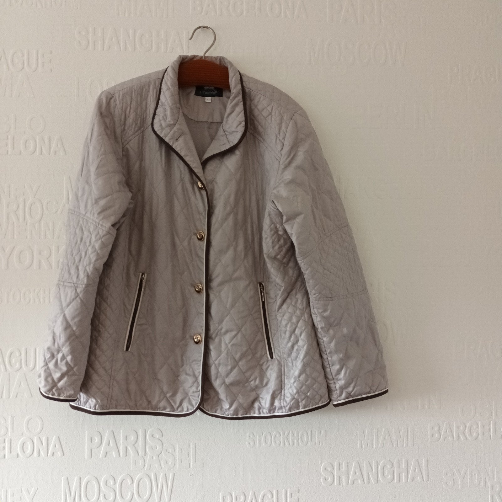 Leuk jasje voor een klein prijsje, Ophalen of Verzenden, Zo goed als nieuw, Beige