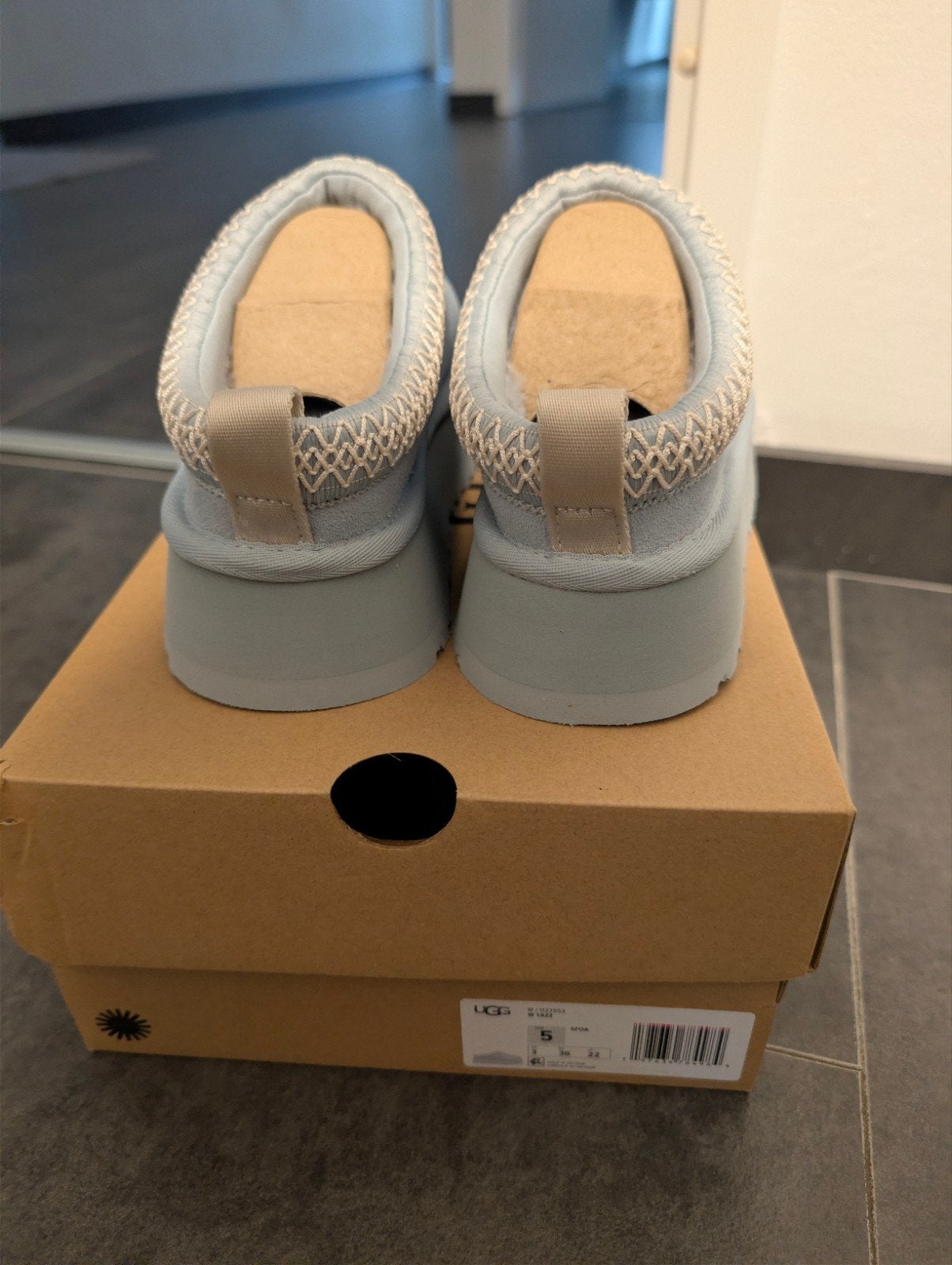 Ugg Tazz  lichtblauw - Maat 36 - Nieuw in doos, Ophalen, Nieuw, Blauw, Pantoffels of Sloffen