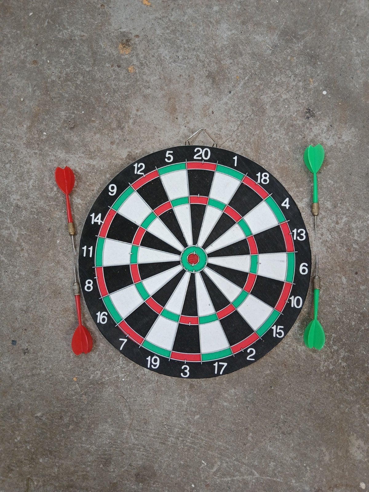Dartbord 29 cm met pijlen - nieuwstaat, Ophalen, Nieuw, Dartbord met pijlen