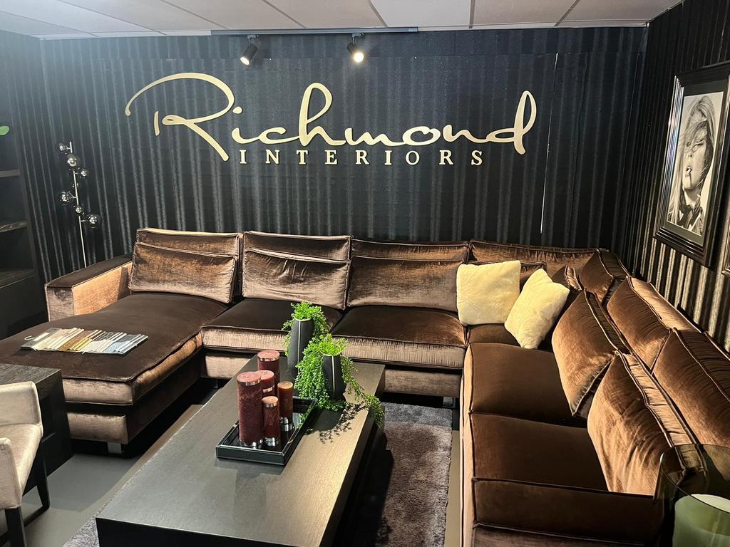 Luxe Richmond Taupe Bank Nieuwprijs €3800, Huis en Inrichting, Banken | Bankstellen, Zo goed als nieuw, Hoekbank, Vierpersoons of meer