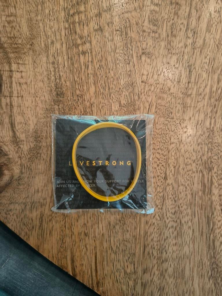 Livestrong Armbandje - Geel Siliconen Polsbandje, Ophalen of Verzenden, Nieuw, Geel, Kunststof of Plastic