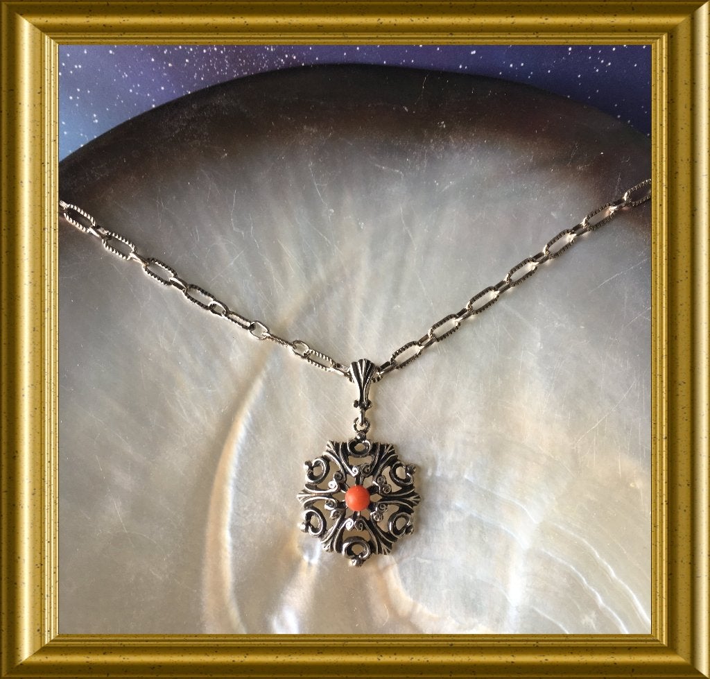 Oude zilveren hanger met bloedkoraal aan ketting, Ophalen of Verzenden, Zilver, Hanger