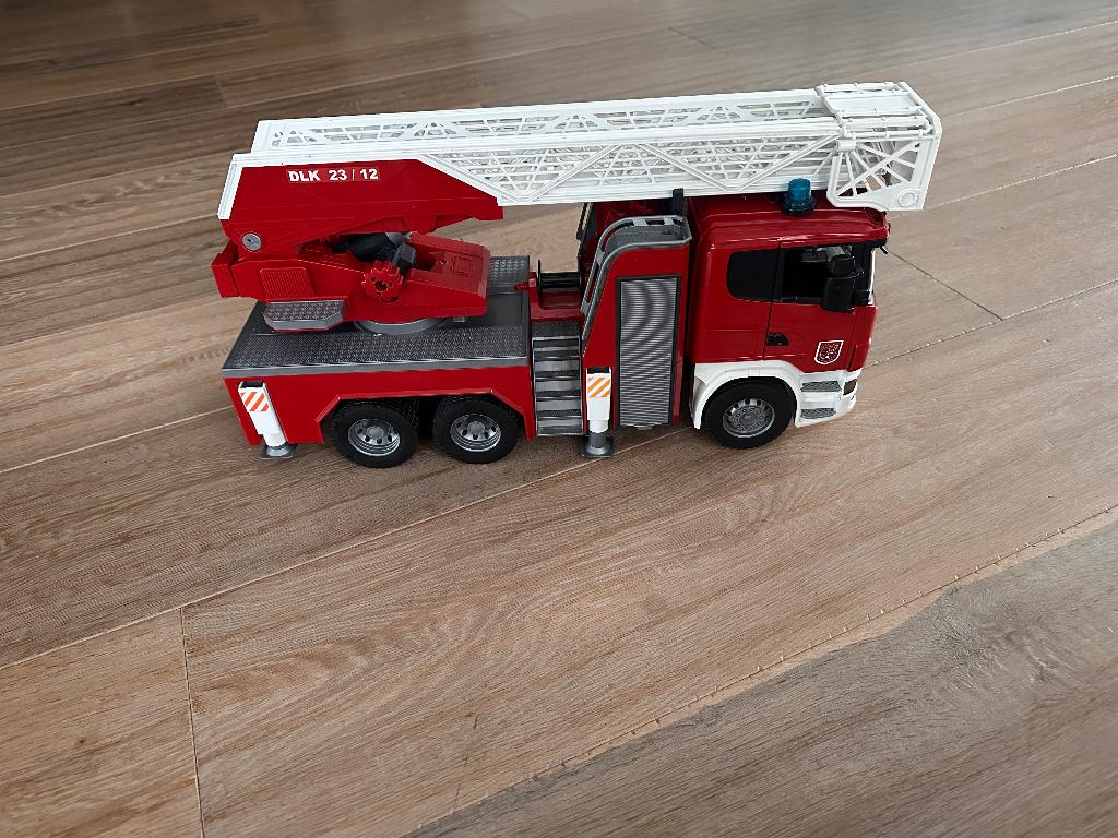 Bruder brandweerwagen super 560 R  Scania 3590, Ophalen, Zo goed als nieuw