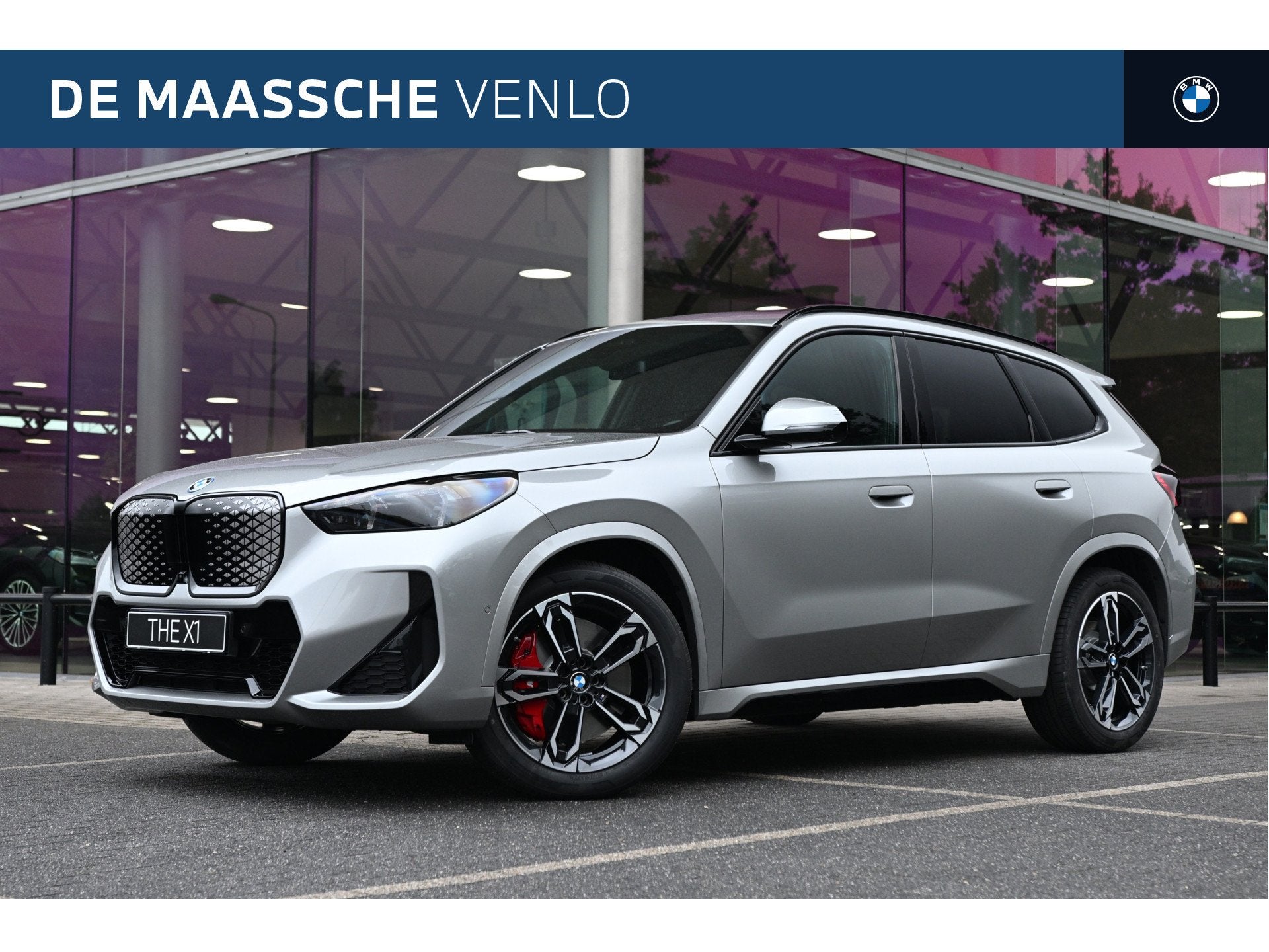 BMW iX1 eDrive20 M Sport / Panoramadak / Trekhaak / Sportsto