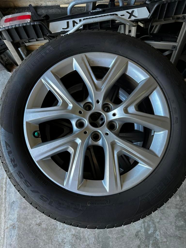 17 inch Velgen BMW X1 met Pirelli banden, Ophalen, 215 mm, 17 inch, Zomerbanden