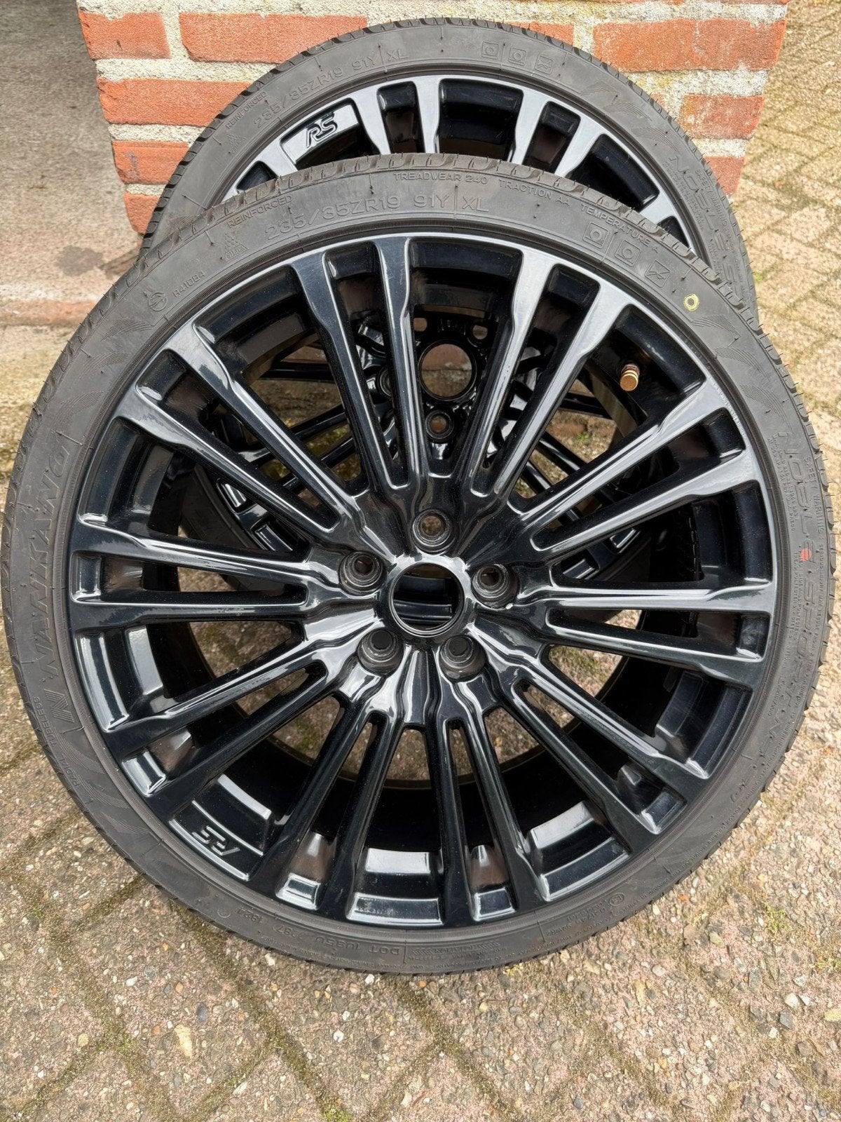 Ford Focus RS velgen met banden zwart 5x108, Auto-onderdelen, Banden en Velgen, Gebruikt, Banden en Velgen, 235 mm, Personenwagen