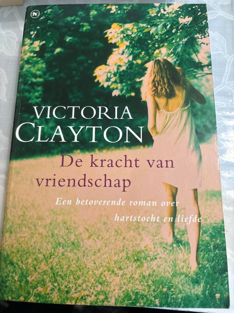 De kracht van vriendschap - Victoria Clayton, Boeken, Ophalen of Verzenden, Gelezen, Nederland
