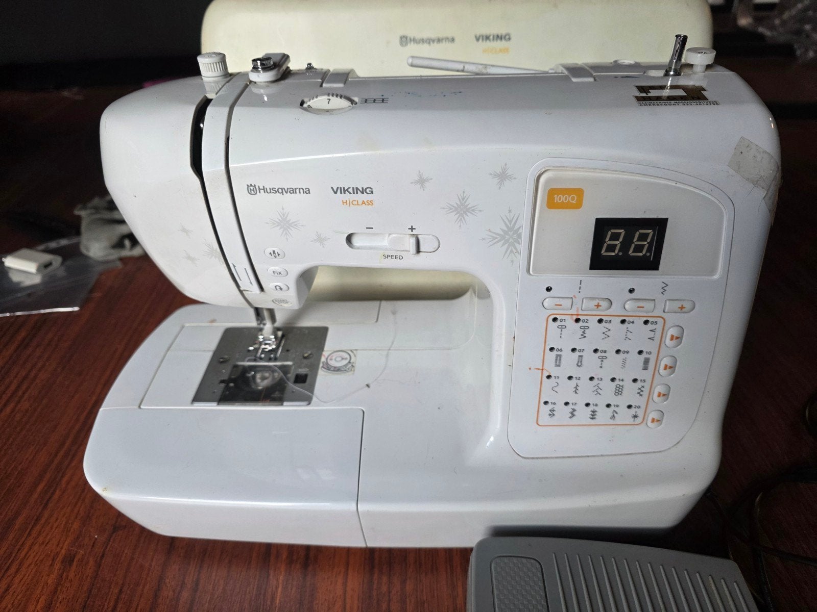 Husqvarna Viking H|Class 100Q Naaimachine, Hobby en Vrije tijd, Naaimachines en Toebehoren, Ophalen of Verzenden, Naaimachine