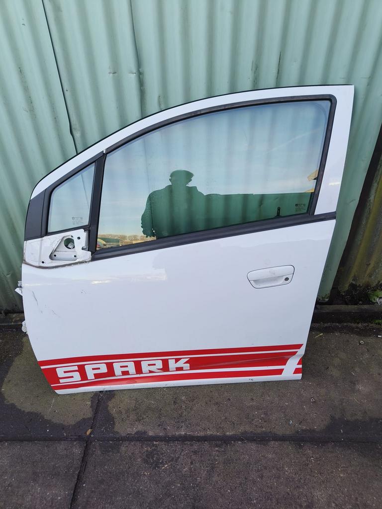 Linker voor portier Chevrolet Spark bouwjaar 2011., Gebruikt, Deur, -, Ophalen of Verzenden