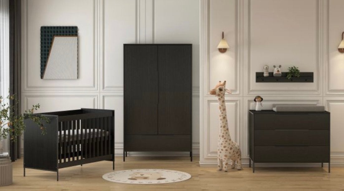 Babykamer: Commode, ledikant, Kledingkast en Wandplank, Ophalen, Zo goed als nieuw, Jongetje of Meisje