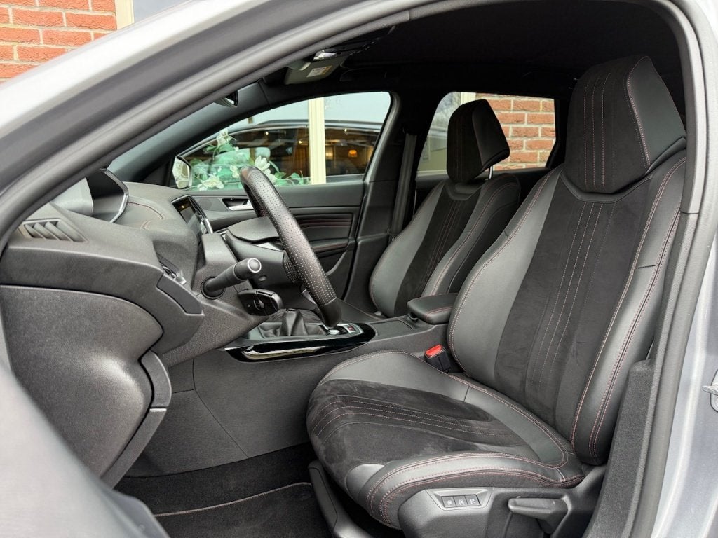 Peugeot 308 SW 1.2 PureT.Blue L. GT TREKHAAK / CAMERA / PANO, Auto's, Peugeot, Gebruikt, 1199 cc, Origineel Nederlands, Automatische klimaatregeling