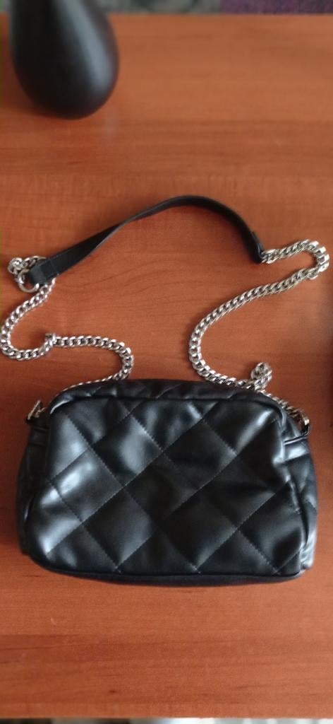 Stradivarius crossbody bag, met ketting., Ophalen of Verzenden, Zo goed als nieuw, Zwart, Schoudertasje