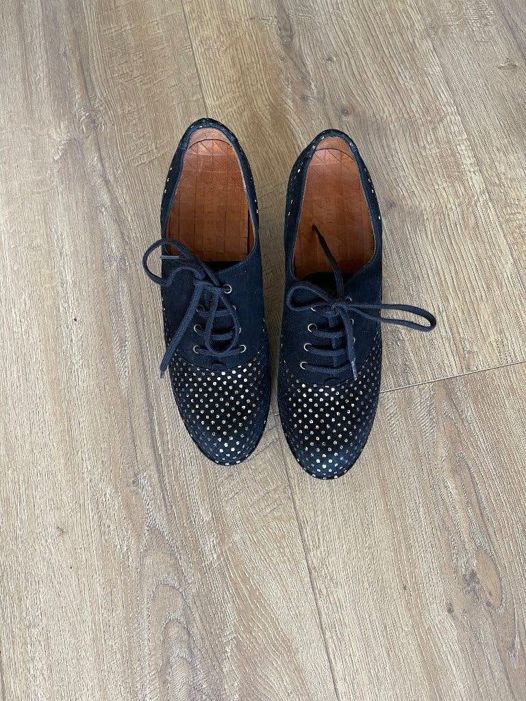 Chie Mihara pumps, Kleding | Dames, Pumps, Zwart, Ophalen of Verzenden, Zo goed als nieuw