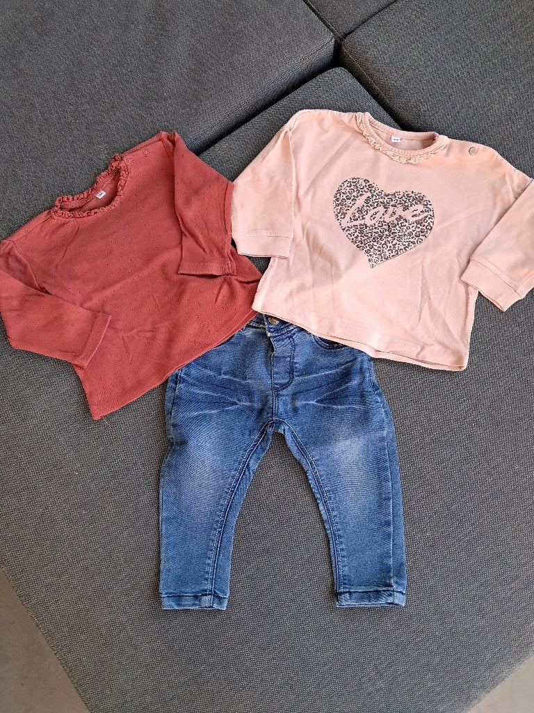 K164 Setje shirtjes en spijkerbroekje maat 68, Kinderen en Baby's, Babykleding | Maat 68, Zeeman, Gebruikt, Meisje, Ophalen of Verzenden