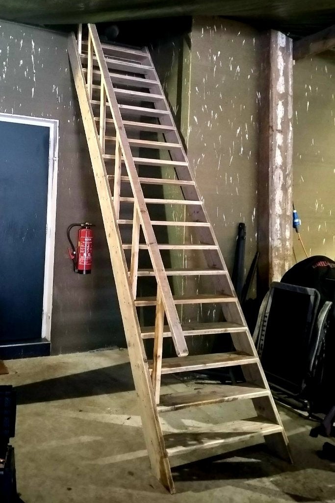 Rechte Trap 320cm hoog steektrap molenaarstrap leuning hout, Ophalen, Nieuw, Trap, 2 tot 4 meter