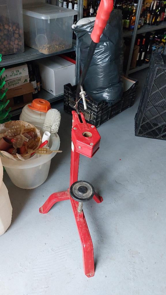 wijnmaakspullen kurkapparaat, Ophalen, Gebruikt