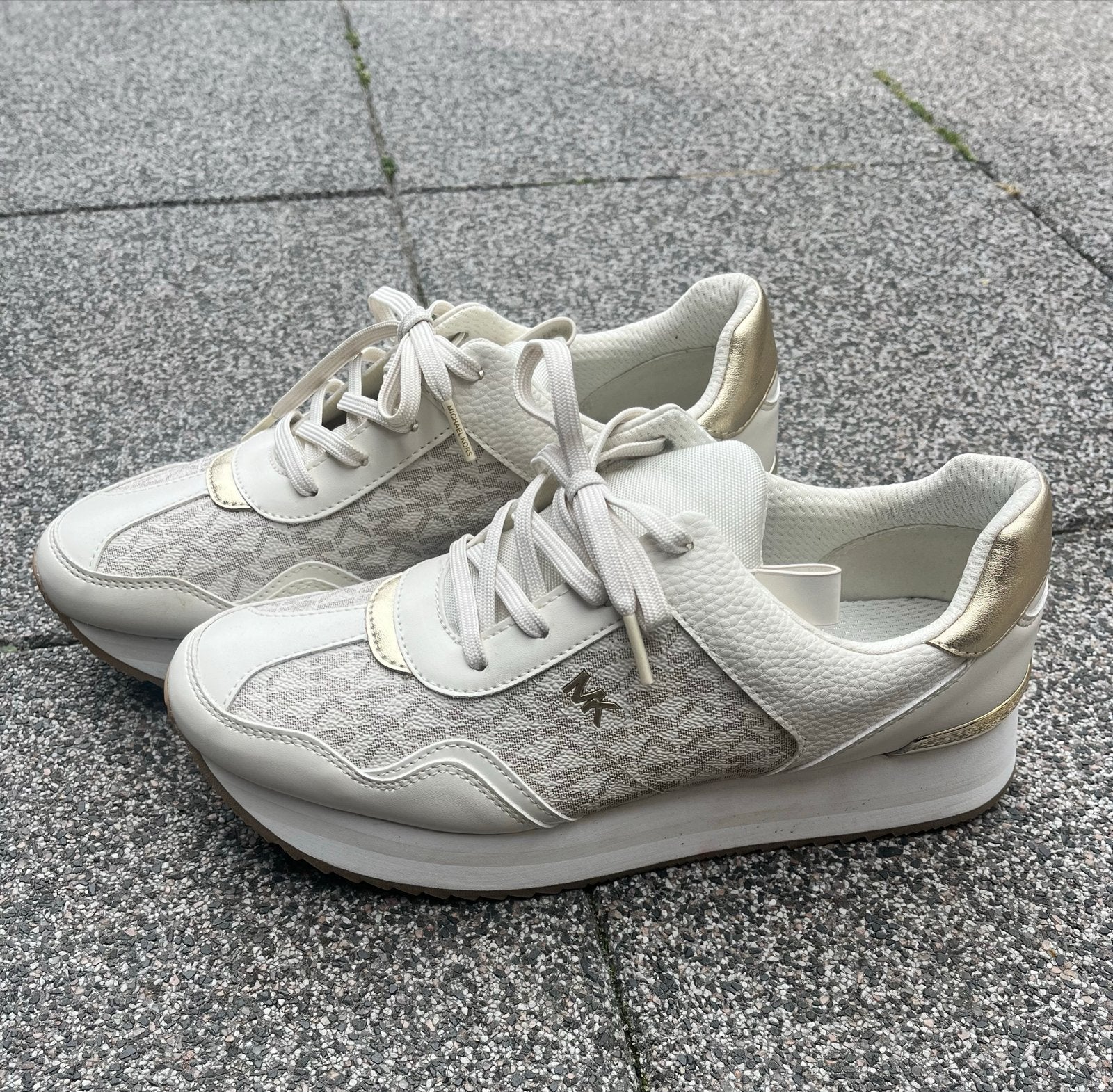 Michael Kors Raina Trainer Sneakers - Vanilla, Kleding | Dames, Schoenen, Beige, Ophalen of Verzenden, Sneakers of Gympen, Zo goed als nieuw