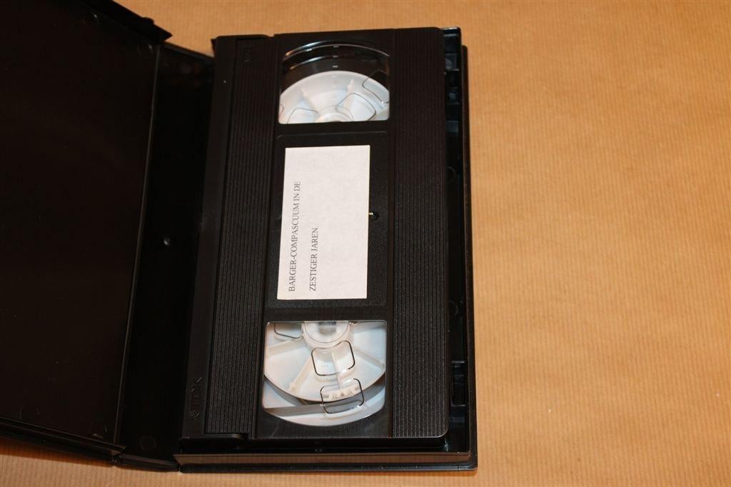 Bargercompascuum VHS jaren 60 — Uniek Beeldmateriaal, Ophalen of Verzenden, Gelezen