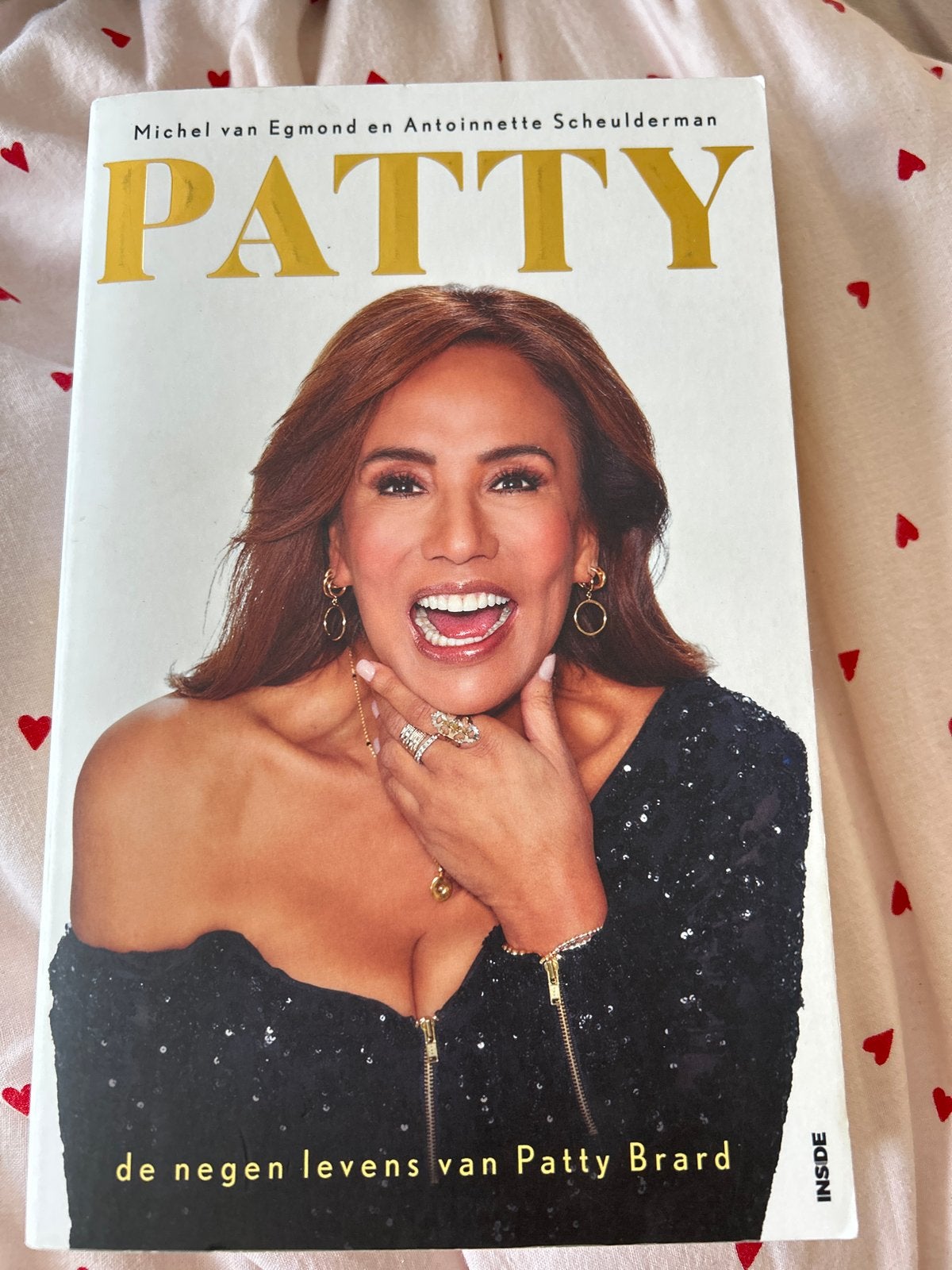 Patty: De negen levens van Patty Brard - Boek, Ophalen of Verzenden, Zo goed als nieuw, Film, Tv en Media