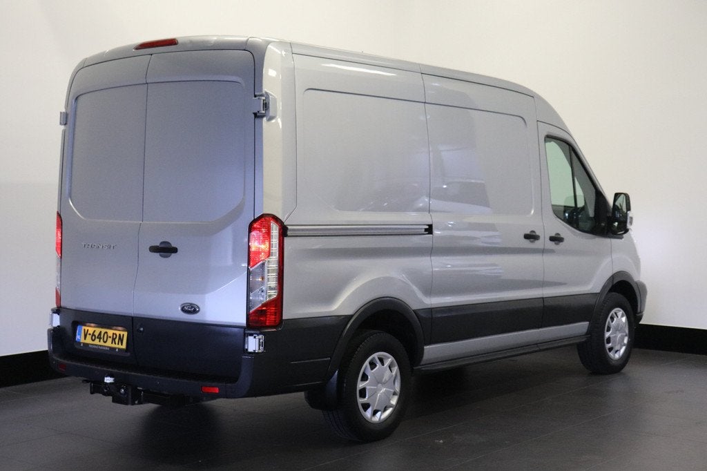 Ford Transit 2.0 TDCI 130PK L2H2 EURO 6 - Airco - Cruise - C, Auto's, 4 cilinders, Bedrijf, 2171 kg, Ford