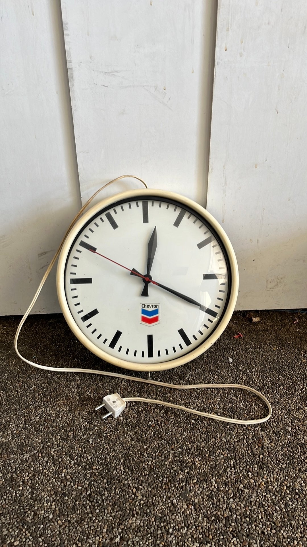 Werkplaats klok Chevron 220V, Ophalen, Wandklok, Wit, Analoog