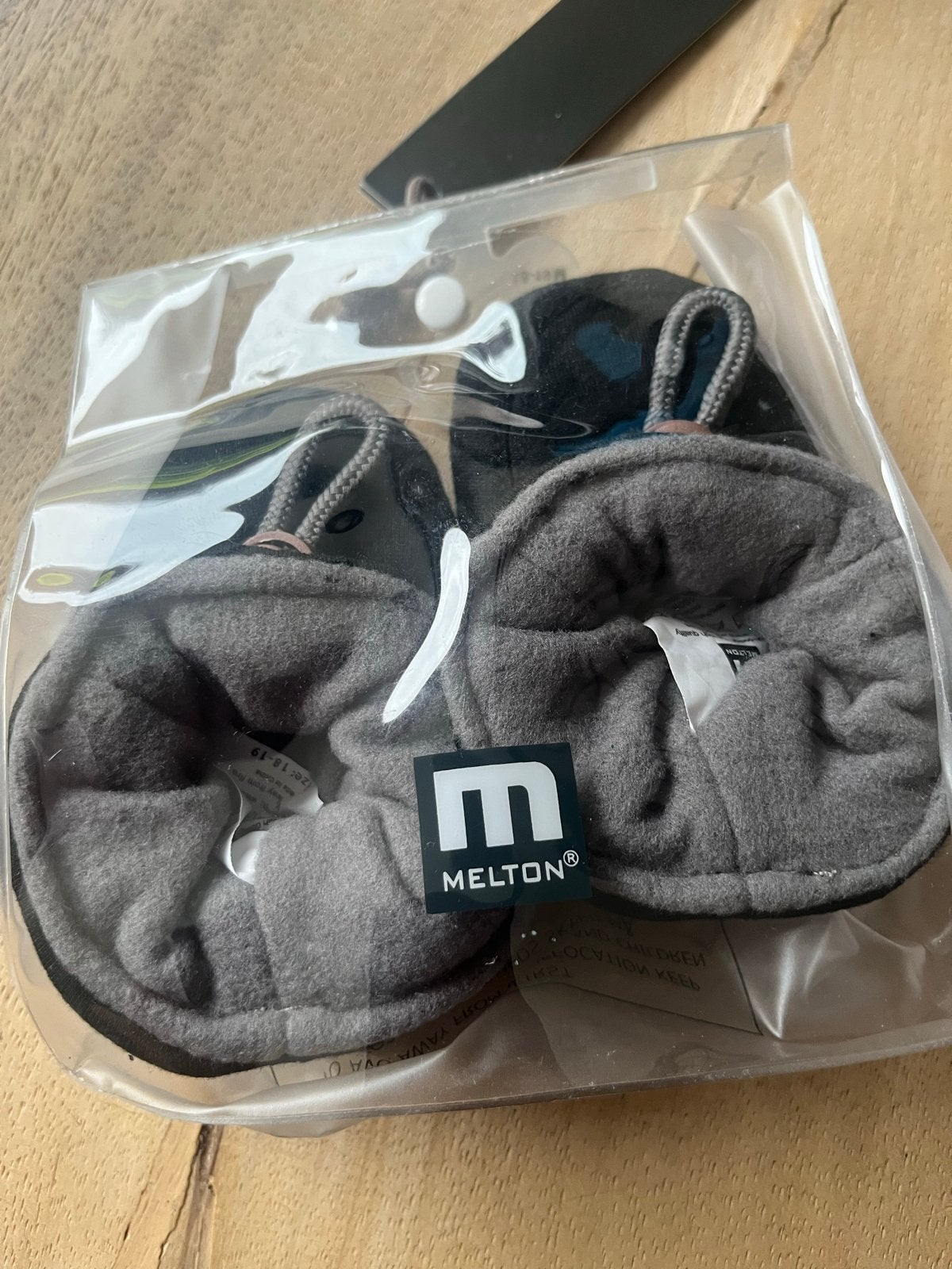 Melton babyslofjes - Nieuw in verpakking - Maat 18-19, Ophalen of Verzenden, Nieuw, Jongetje of Meisje, Slofjes