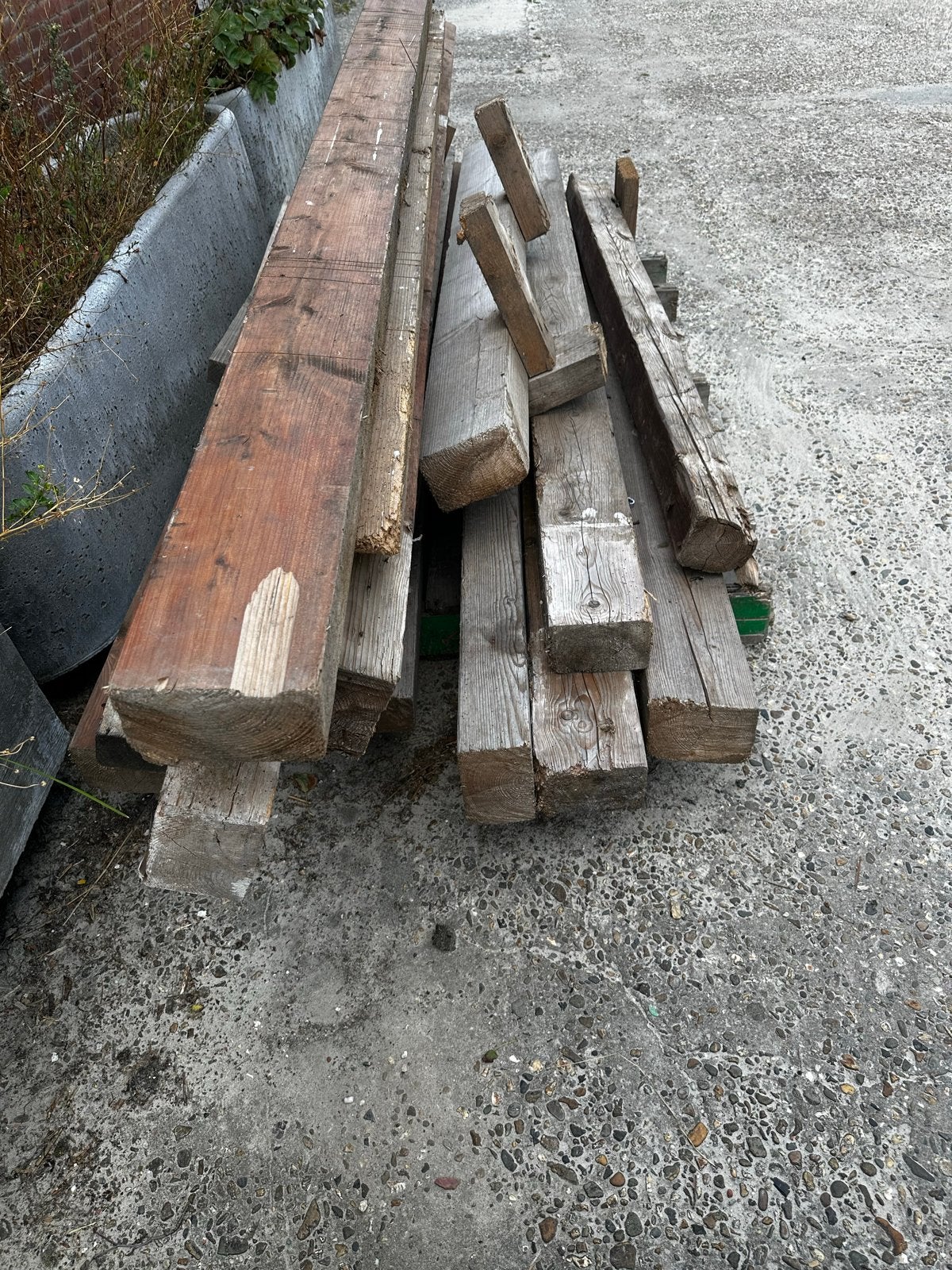 Diverse gebruikte houten balken en planken, Ophalen, Gebruikt, Balk, Overige houtsoorten