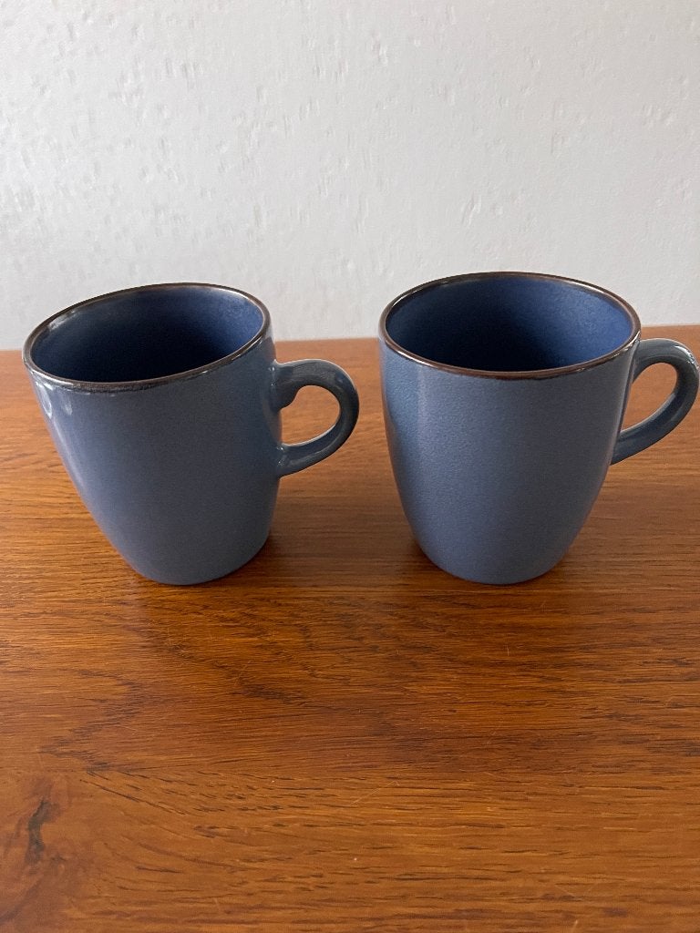 2 Mokken Kleur: Blauw Porselein/Aardewerk Nieuw, Nieuw, Ophalen of Verzenden, Overige stijlen, Kop(pen) en/of Schotel(s)