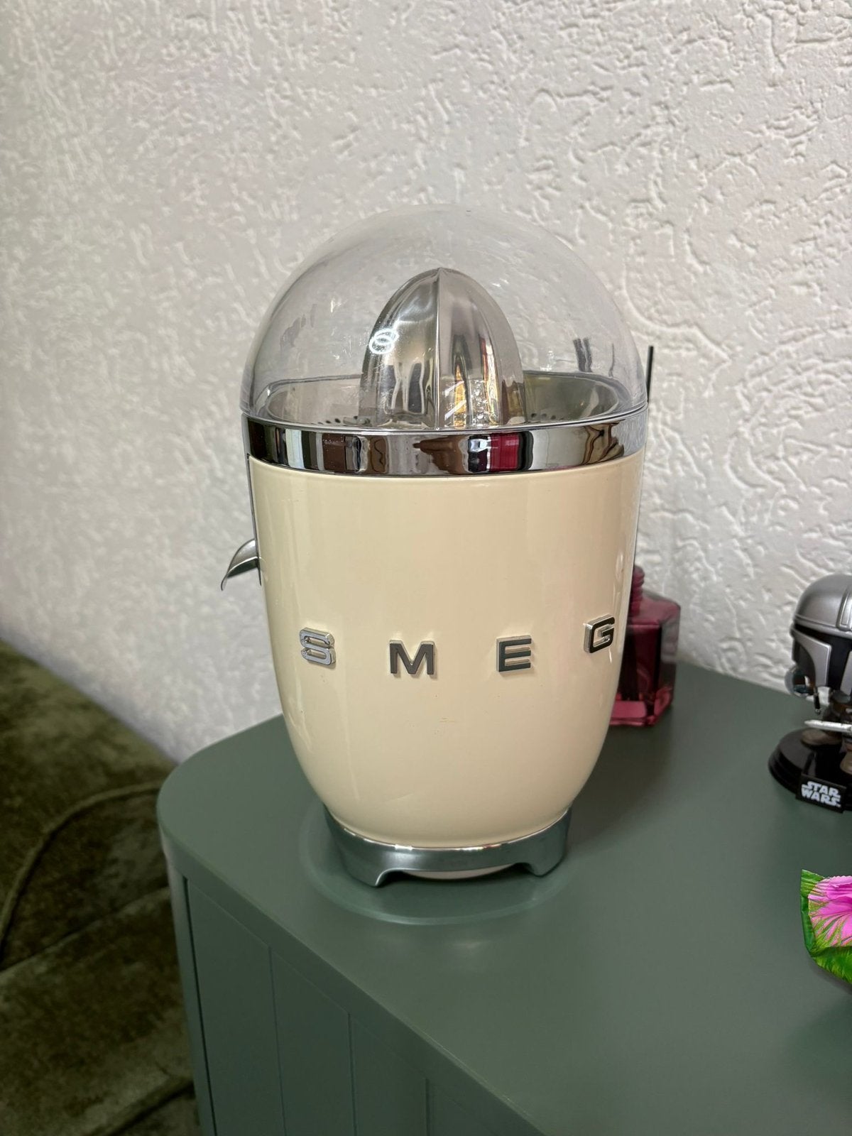 Stijlvolle SMEG citruspers – crème, Witgoed en Apparatuur, Ophalen, Zo goed als nieuw, Citruspers