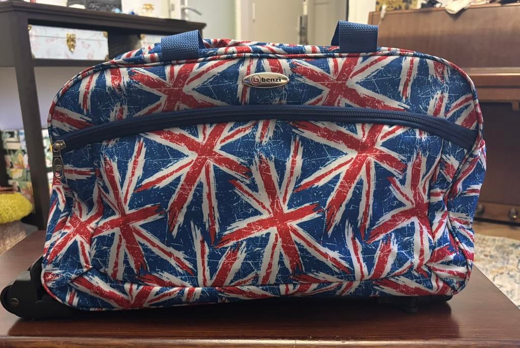 Travel bag with UK signs. Cabin size bag, 40 tot 60 cm, Minder dan 35 cm, Ophalen of Verzenden, Zo goed als nieuw