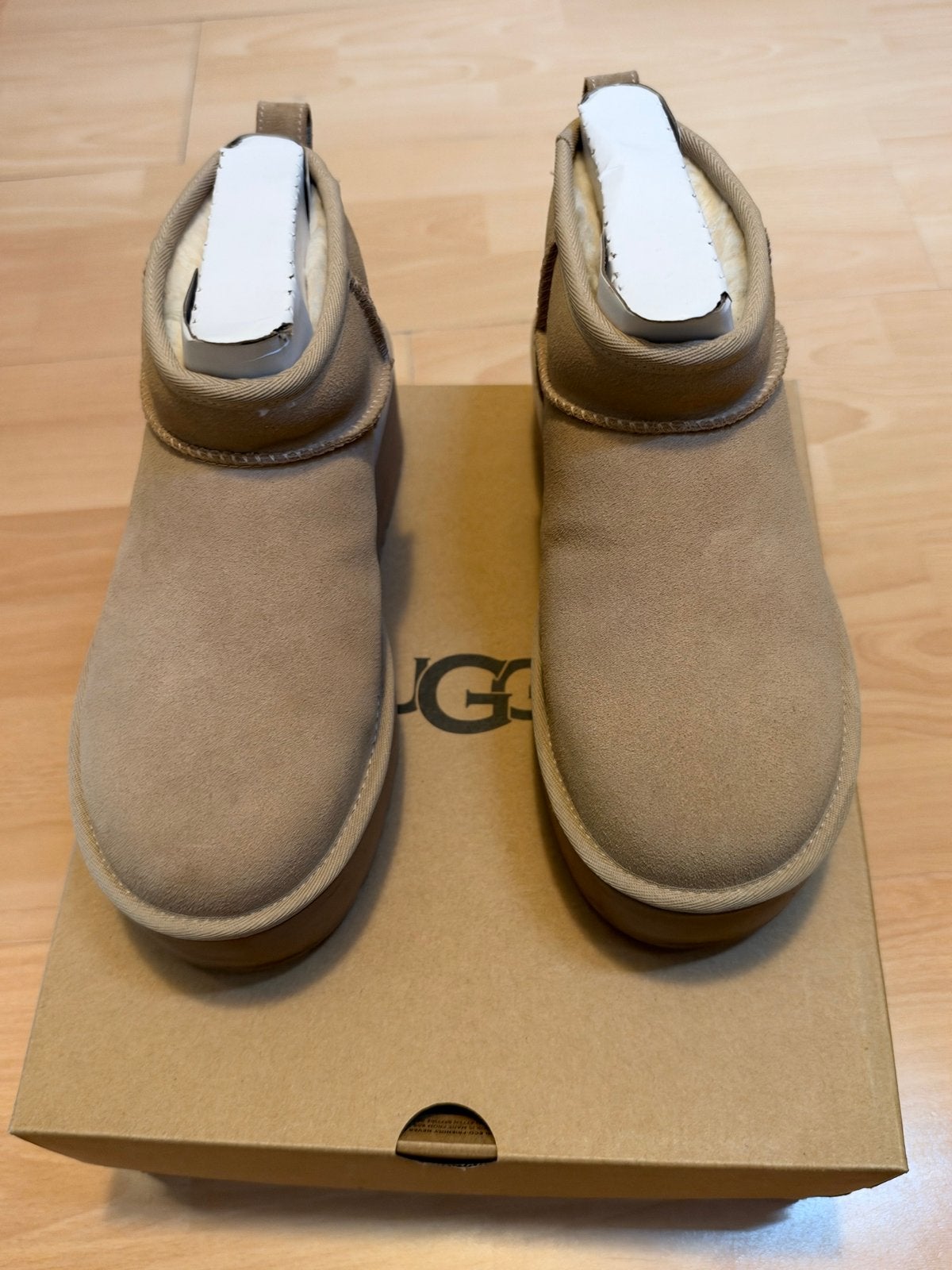 UGG Ultra Mini Platform Sand - Maat 39, Ophalen, Zo goed als nieuw, Beige, Lage of Enkellaarzen