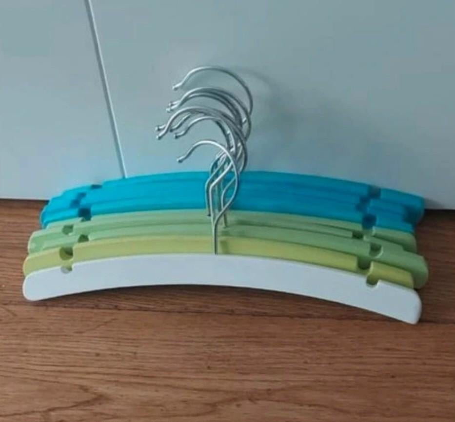 Kleerhangers Baby/Kinder - Hout & Plastic (diverse), Kinderen en Baby's, Ophalen of Verzenden, Zo goed als nieuw