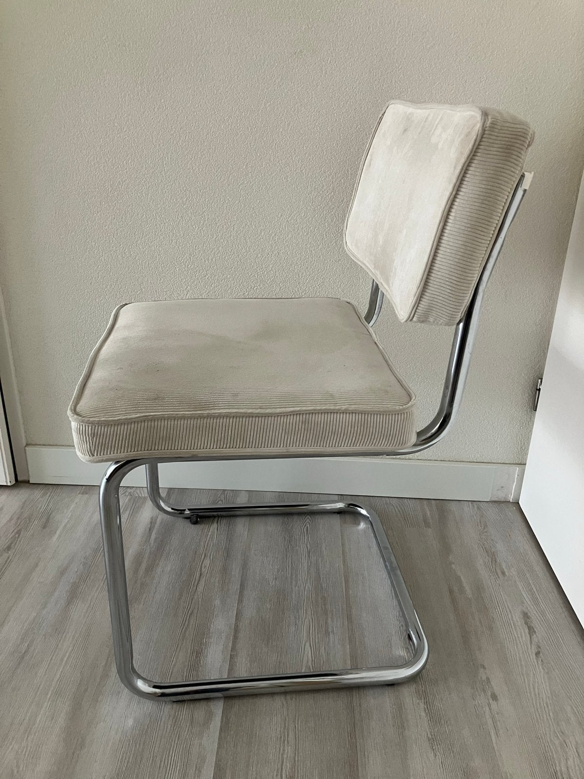 Brovst rib eetkamerstoel - Comfortabel en stijlvol, Huis en Inrichting, Gebruikt, Overige kleuren, Ophalen of Verzenden, Eén