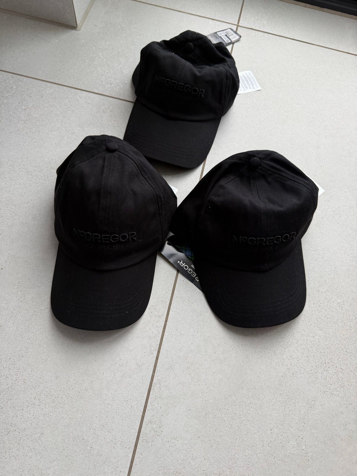 3 x McGregor Zwarte Petten - Nieuw met labels (3 stuks), Ophalen of Verzenden, Nieuw, One size fits all, Pet