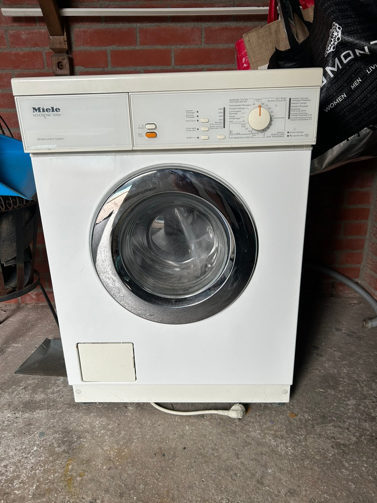 Miele Novotronic W866 wasmachine – degelijk en betrouwbaar, Ophalen, 1200 tot 1600 toeren, 4 tot 6 kg, Zo goed als nieuw
