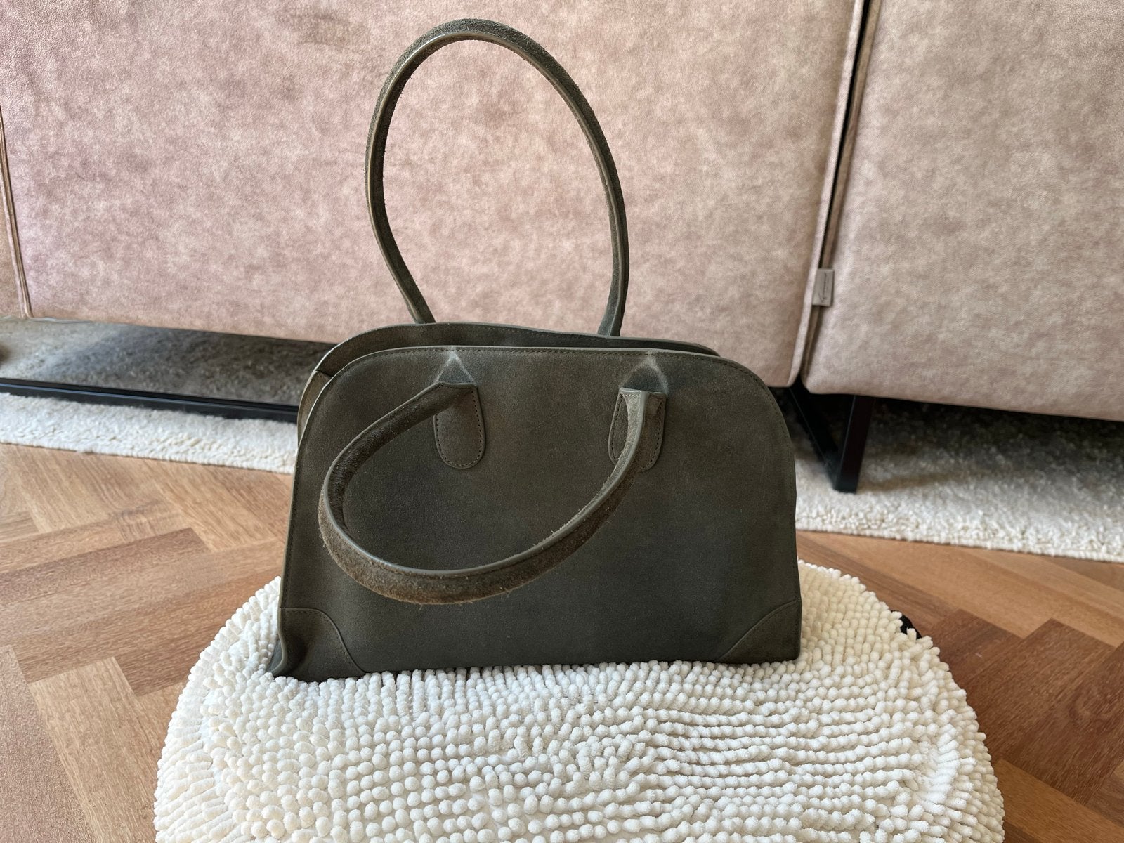 COS Suede Schoudertas (Studio Bowling Bag) Grijs-Groen, Overige merken, Ophalen of Verzenden, Zo goed als nieuw, Grijs