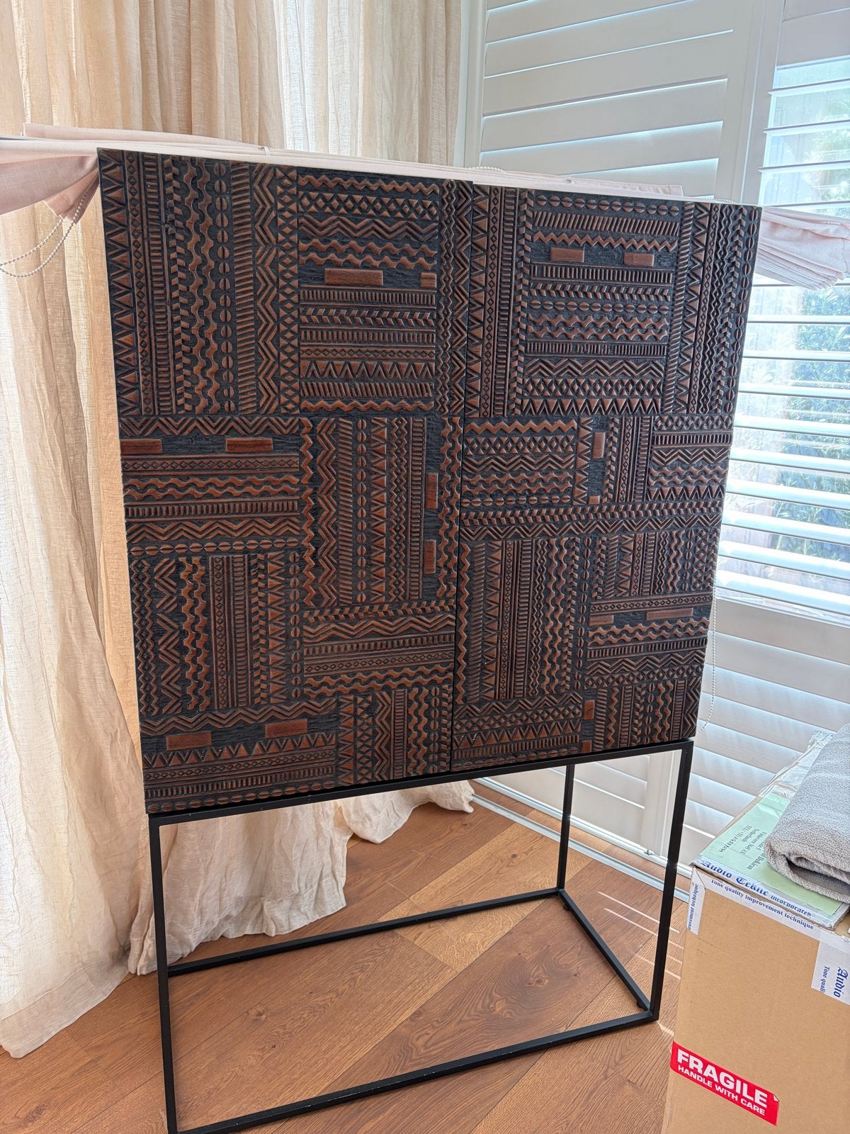 Afrikaanse style handgemaakte kast, Ophalen, 50 tot 100 cm, Zo goed als nieuw, Met lade(s)
