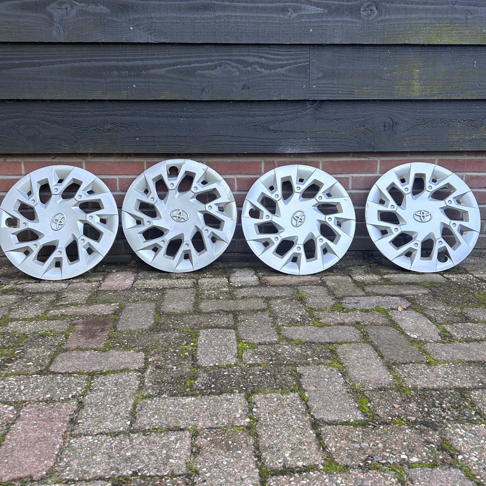 Set van 4 Toyota wieldoppen | X-Play 15 Inch Orgineel, Ophalen of Verzenden, Gebruikt