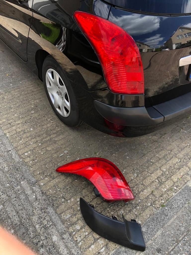 Achterlicht links en onderdeel bumper Peugeot SW308, Auto-onderdelen, Ophalen, Gebruikt, Peugeot